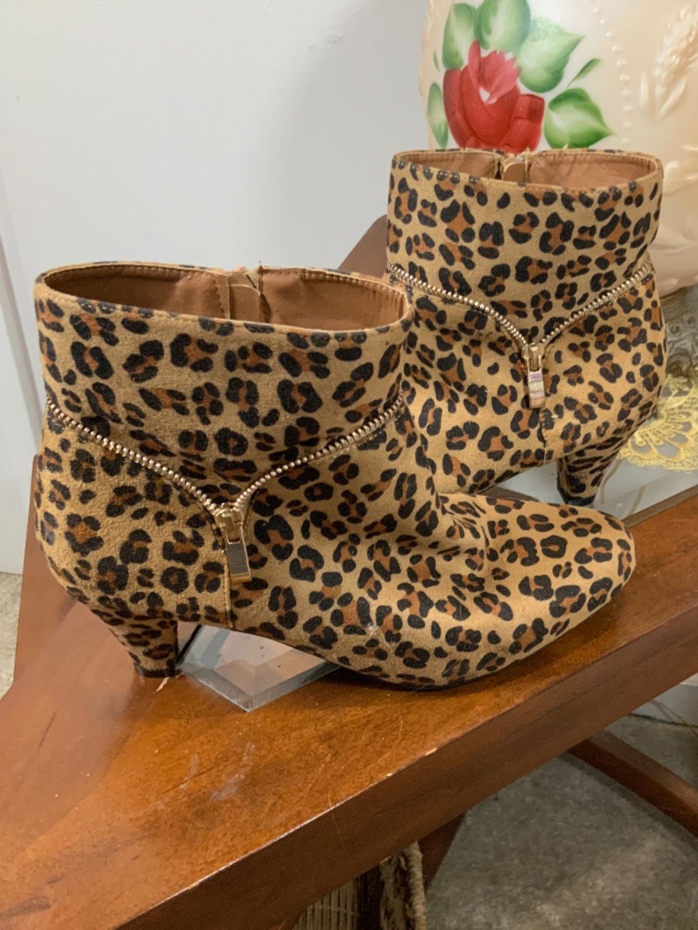 Leopard Cheetah Print Ankle Boots 8.5 Kitten Heel Y2K Mob Wife Angel Steps